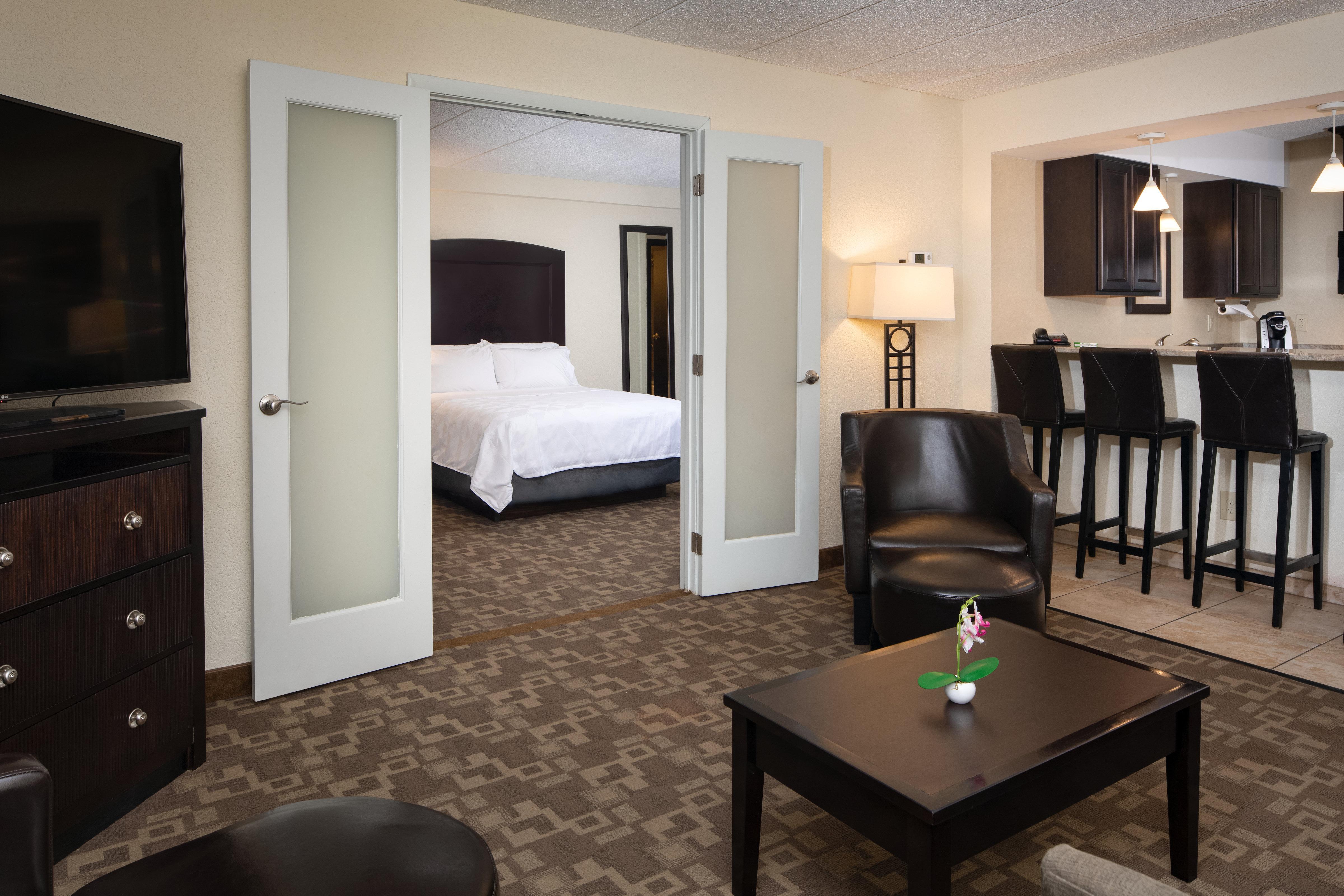 Holiday Inn And Suites Charleston West, An Ihg Hotel Buitenkant foto